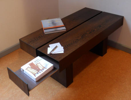 Couchtisch mit Schubladen